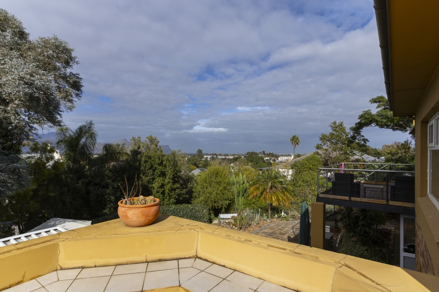 6 Bedroom Property for Sale in Roundhay Western Cape